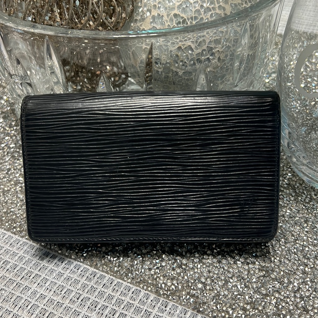 Louis Vuitton Authentic Epi Porte Billets Tresor Leather Bifold Wallet